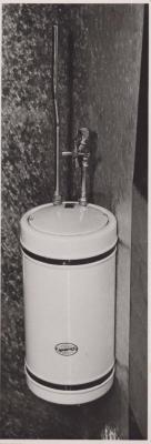 PHOTOGRAPH: METTERS' 'CASCADE' BATH HEATER