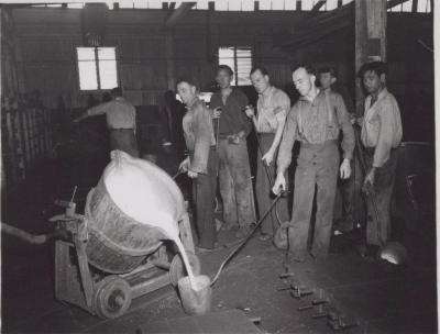 PHOTOGRAPH: GROUP OF METTERS' WORKERS FILLING THEIR LADLES