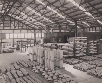 PHOTOGRAPH: METTERS' FACTORY INTERIOR - ENAMELLED PRODUCTS
