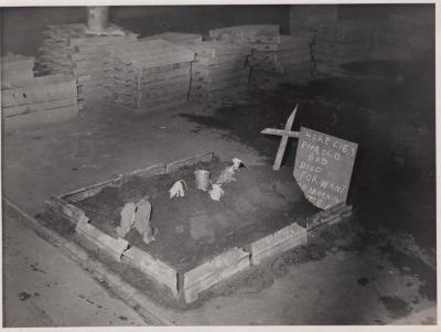 PHOTOGRAPH: METTERS' WORKER'S 'GRAVE'