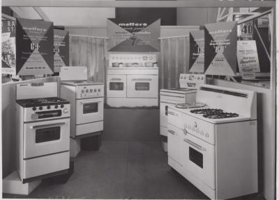 PHOTOGRAPH: METTERS' STOVE DISPLAY