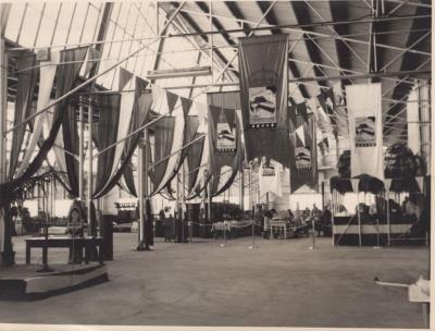 PHOTOGRAPH: METTERS' DISPLAY - BANNERS