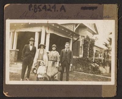 PHOTOGRAPH: SHIRLEY WHITE WITH HIS MOTHER AND FRIENDS