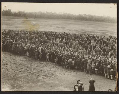 PHOTOGRAPH: THE CROWD AWAITING AMY JOHNSON, WEST SUBIACO AERODROME, 1930