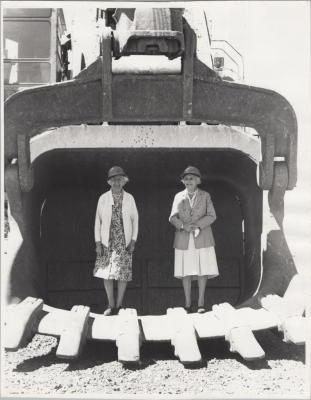 PHOTOGRAPH: EILEEN AND DOROTHY NEWMAN AT MOUNT NEWMAN