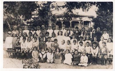 PHOTOGRAPH: THOMAS ST. INFANTS SCHOOL, CLASS IIB, 1918