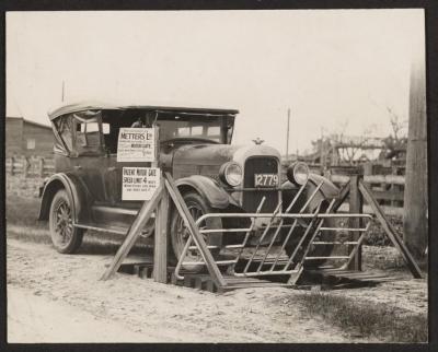 PHOTOGRAPH: METTER'S MOTOR GATE IN ACTION