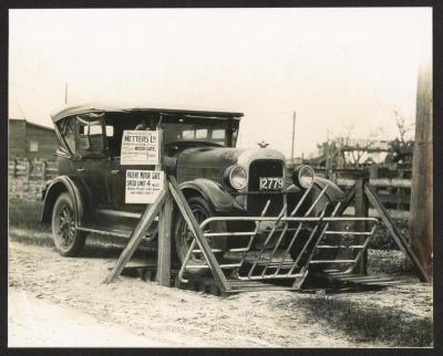 PHOTOGRAPH (COPY): METTER'S MOTOR GATE IN ACTION