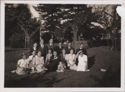 PHOTOGRAPH: CHURCH OF CHRIST YOUTH GROUP IN SUBIACO GARDENS 1941