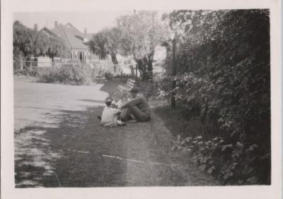 PHOTOGRAPH: SUNDAY SCHOOL CLASS IN SUBIACO GARDENS