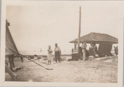 PHOTOGRAPH: SUNDAY SCHOOL PICNIC, FROM ALBUM OF PHOTOGRAPHS METHODIST CHURCH DERBY ROAD - LADIES GUILD ACTIVITIES PRE 1931 TO 1934