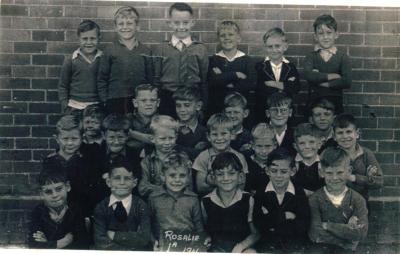 PHOTOGRAPH: ROSALIE SCHOOL CLASS 1A 1946 - BOYS INFANT GRADE