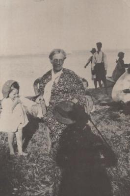 PHOTOGRAPH: MATILDA BEACH, 1922, WORTLEY AND THORNHILL FAMILY COLLECTION