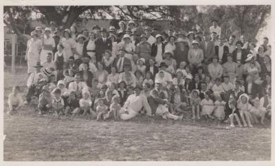 POSTCARD: PERTH GPO PICNIC