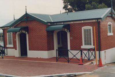 PHOTOGRAPH: PUBLIC TOILETS BARKER ROAD