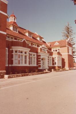 PHOTOGRAPH: PERTH MODERN SCHOOL,