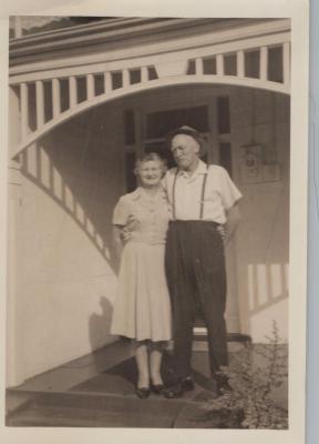 PHOTOGRAPH: DORIS CLARKSON WITH PARENTS FLORENCE AND ARTHUR RUSSELL