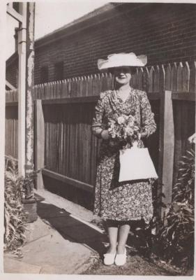 PHOTOGRAPH: DORIS CLARKSON WITH PARENTS FLORENCE AND ARTHUR RUSSELL