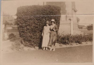 PHOTOGRAPH: SPENCER AND MURRAY FAMILY AT MEMORIAL CLOCK TOWER