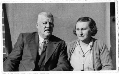 PHOTOGRAPH (DIGITAL): JOHN WILLIAM AND ROSE HOLLIER, FROM HOLLIER FAMILY COLLECTION