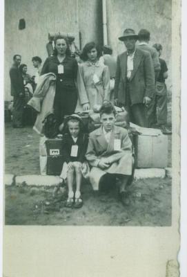 PHOTOGRAPH: COPY OF PHOTOGRAPH OF THE EVANGELISTA FAMILY ARRIVING AT FREMANTLE IN 1950