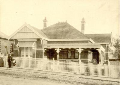 PHOTOGRAPH (DIGITAL): 39 NICHOLSON ROAD WITH MATILDA, FREDERICK AND ROY SEDGLEY