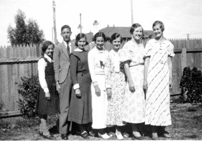 PHOTOGRAPH (DIGITIAL): KENSIT FAMILY, HARDY STREET, 1935