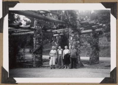 PHOTOGRAPH (DIGITAL): GROUP PHOTO, ARALUEN BOTANIC PARK, WA, FROM CONGDON FAMILY ALBUM