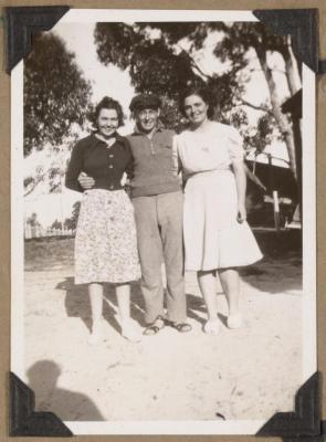 PHOTOGRAPH (DIGITAL): GROUP PHOTO, ROCKINGHAM, WA, FROM CONGDON FAMILY ALBUM