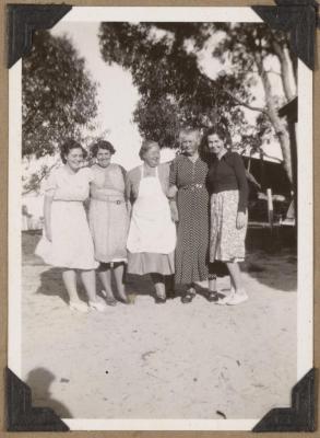 PHOTOGRAPH (DIGITAL): GROUP PHOTO, ROCKINGHAM, WA, FROM CONGDON FAMILY ALBUM