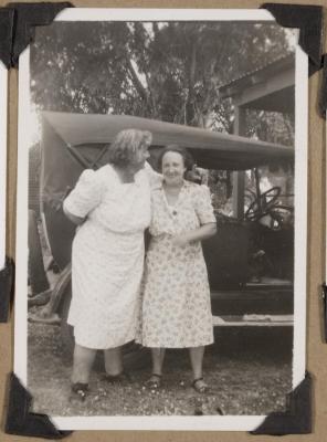 PHOTOGRAPH (DIGITAL): PEARL CONGDON AND MRS BENNETTS, ROCKINGHAM, WA, FROM CONGDON FAMILY ALBUM