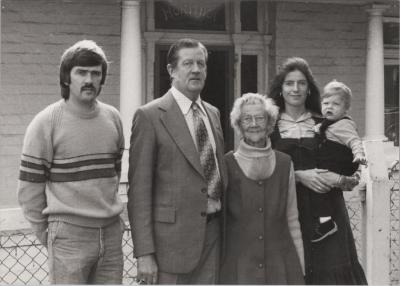 PHOTOGRAPH: KATIE BURTON WITH FAMILY, 1977