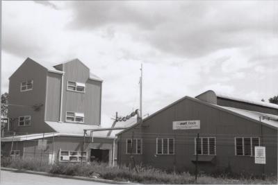 PHOTOGRAPH: BUILDINGS ON PRICE STREET, JOLIMONT, 1998