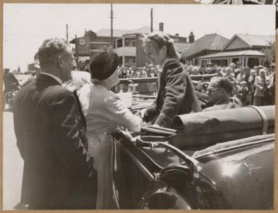 PHOTOGRAPH (DIGITAL): WELCOME HOME, SHIRLEY STRICKLAND WITH MAYOR AND MAYORESS ABRAHAMS, FROM ALBUM 'CELEBRATIONS ON SUBIACO 1952'