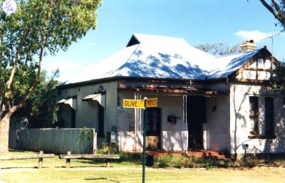 PHOTOGRAPH (DIGITAL): HOUSE ON THE CORNER OF OLIVE AND PARK STREET, SUBIACO, LIZ ANDERSON COLLECTION, 1996