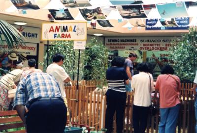 PHOTOGRAPH (DIGITAL): CROSSWAYS SHOPPING CENTRE, ANIMAL FARM, SUBIACO EVENTS, LIZ ANDERSON COLLECTION, 1997