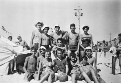 PHOTOGRAPH (DIGITAL): SUBIACO TEENAGERS ENJOYING AN OUTING TO THE BEACH, LATE 1950S