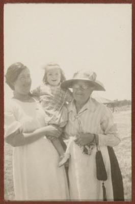 PHOTOGRAPH (DIGITAL): PEARL CONGDON, THELMA CONGDON AND GRAN THENBERTH, FROM CONGDON FAMILY ALBUM