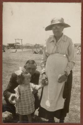 PHOTOGRAPH (DIGITAL): BERT AND THELMA CONGDON WITH GRAN TRENBERTH IN A PARK, FROM CONGDON FAMILY ALBUM