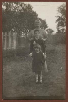 PHOTOGRAPH (DIGITAL): AUNTIE AND VIC TRENBERTH WITH THELMA CONGDON, FROM CONGDON FAMILY ALBUM