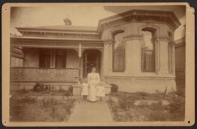 PHOTOGRAPH: WOMAN WITH HER CHILDREN