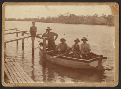 PHOTOGRAPH: MEN IN A BOAT AT CRAWLEY