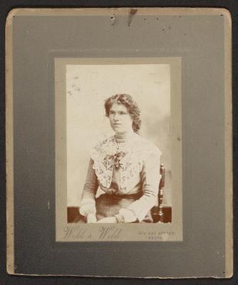 PHOTOGRAPH: FLORENCE BALDING, SEATED, 1905