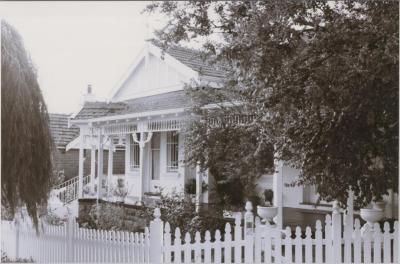 PHOTOGRAPH: 44 HEYTESBURY ROAD