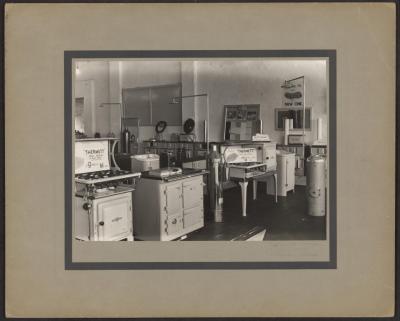 PHOTOGRAPH: METTERS' DISPLAY AT GERALDTON - STOVES