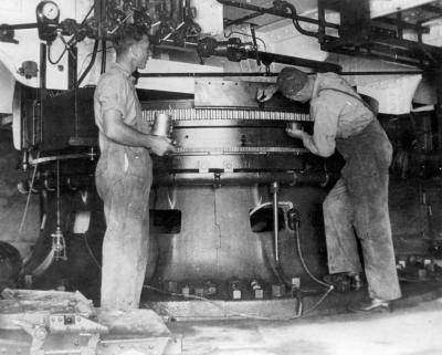 Inter War, Western Australia, Rottnest Island, Oliver Hill Battery. Pedestal Ring maintenance