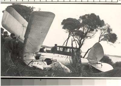 Inter War, Western Australia, Rottnest Island. Crash of VH-UKY, 1939