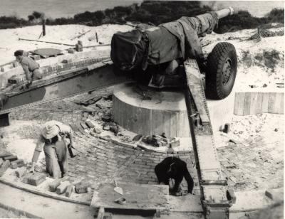 World War 2, Western Australia, Fortress Fremantle, Challenger Battery, Garden Island Panana Mount for 155 mm GPF (Grande Puissace Filloux) gun