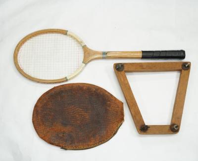 TENNIS RACQUET SET: WOODEN RACQUET WITH COVER AND PRESS