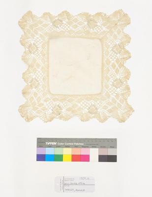 DOILY: SQUARE NETTING WITH SCALLOPED LACE EDGING